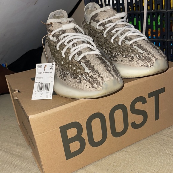 380 Boost Yeezy’s - Picture 4 of 7